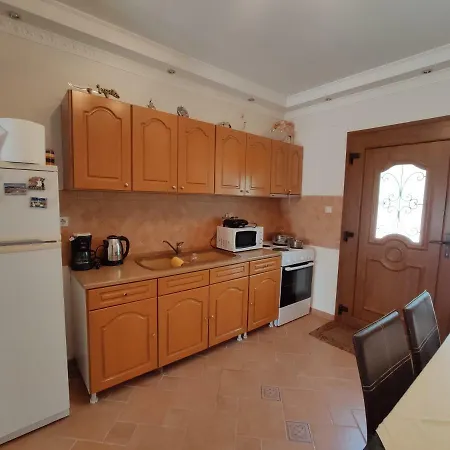 Elpida Appartement *