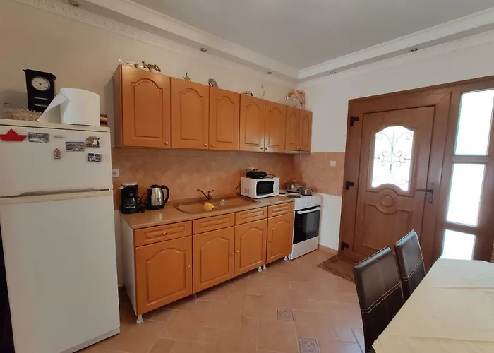 Elpida Appartement *